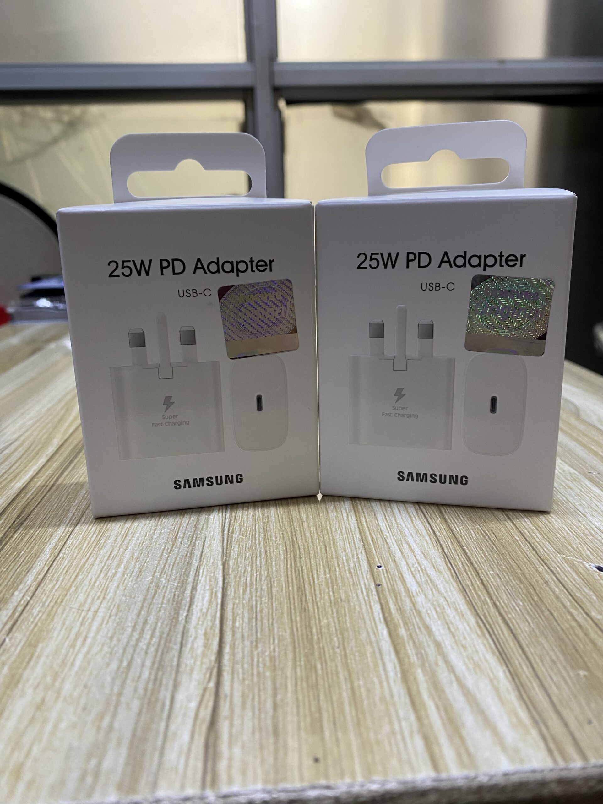 Samsung 25W PD Adapter with a USB-C port. - Image 2